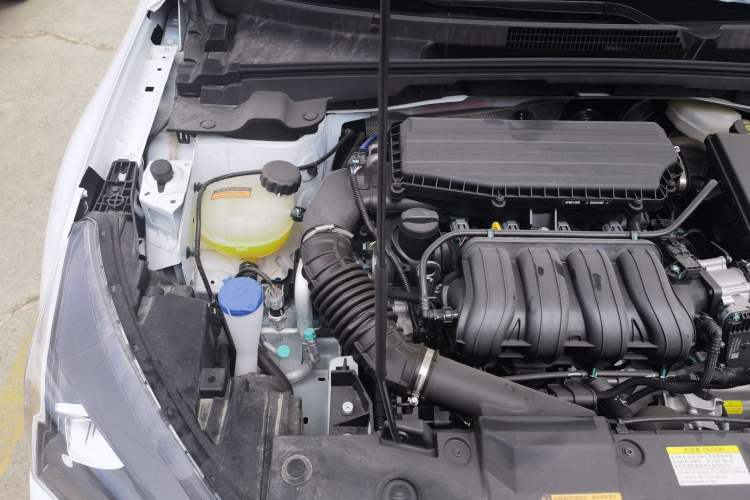 Used Dongfeng Aeolus Yixuan GS 2024 Mach Edition 1.5L Automatic Starry Version Engine Bay Right