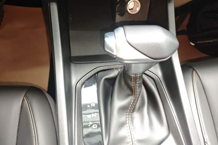 Used Dongfeng Aeolus Yixuan GS 2024 Mach Edition 1.5L Automatic Starry Version Gear Lever