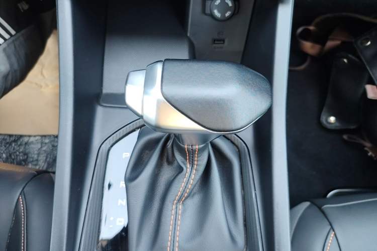 Used Dongfeng Aeolus Yixuan GS 2024 Mach Edition 1.5L Automatic Starry Version Gear Lever
