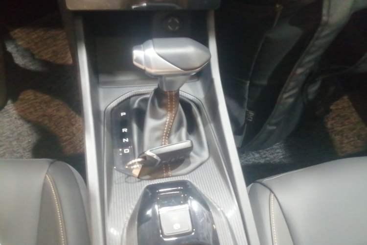 Used Dongfeng Aeolus Yixuan GS 2024 Mach Edition 1.5L Automatic Starry Version Gear Lever