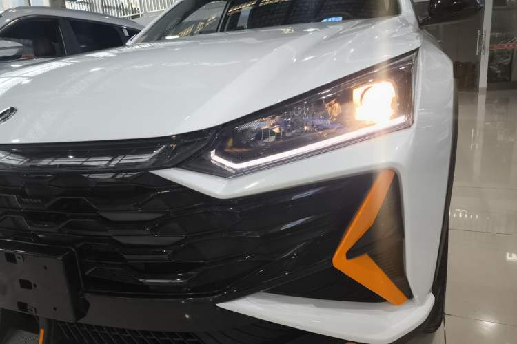 Used Dongfeng Aeolus Yixuan GS 2024 Mach Edition 1.5L Automatic Starry Version Left Front Headlight