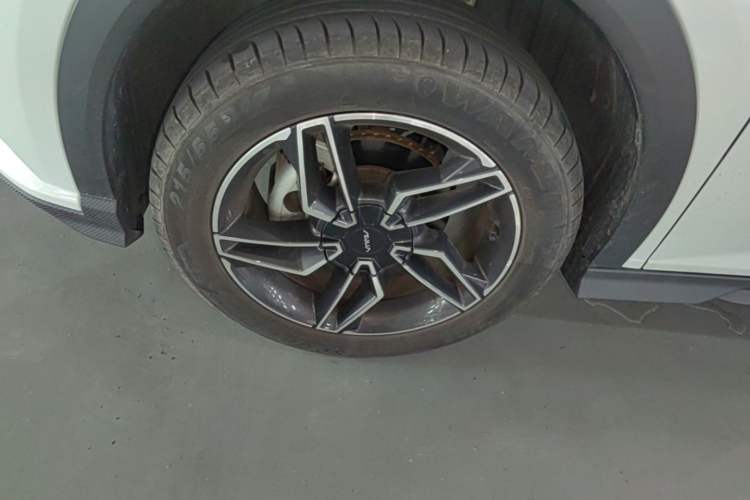 Used Dongfeng Aeolus Yixuan GS 2024 Mach Edition 1.5L Automatic Starry Version Left Front Wheel Hub