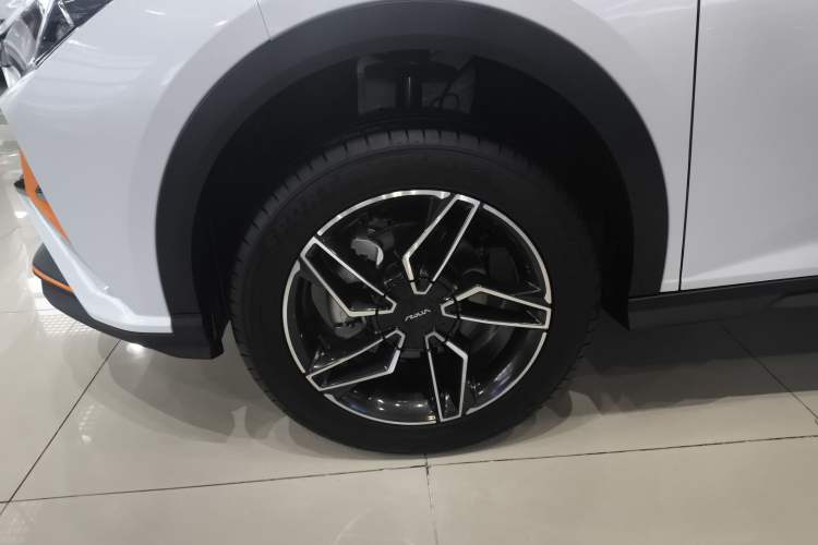 Used Dongfeng Aeolus Yixuan GS 2024 Mach Edition 1.5L Automatic Starry Version Left Front Wheel Hub