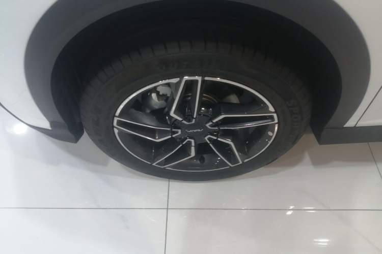 Used Dongfeng Aeolus Yixuan GS 2024 Mach Edition 1.5L Automatic Starry Version Left Front Wheel Hub