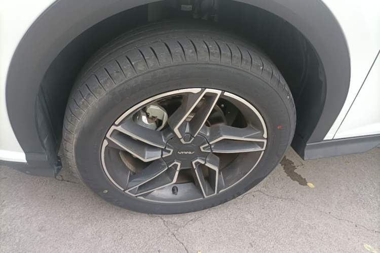Used Dongfeng Aeolus Yixuan GS 2024 Mach Edition 1.5L Automatic Starry Version Left Front Wheel Hub