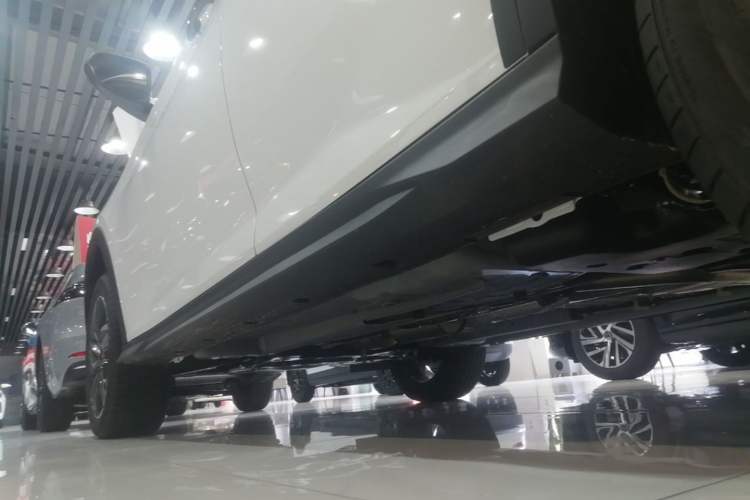 Used Dongfeng Aeolus Yixuan GS 2024 Mach Edition 1.5L Automatic Starry Version Left Side Sill