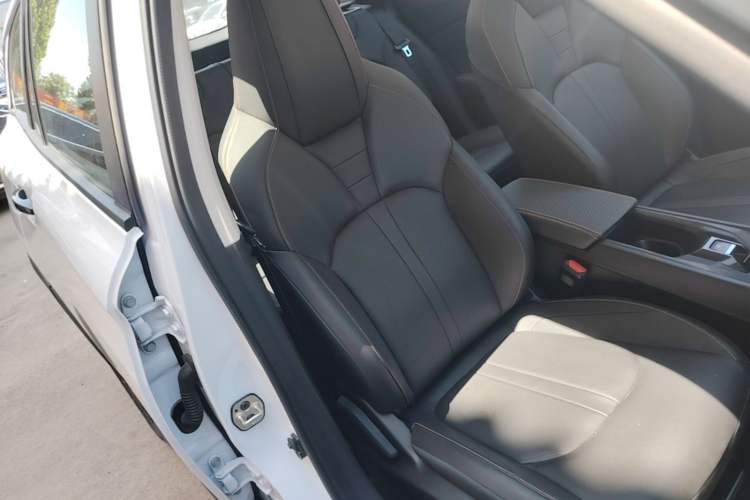 Used Dongfeng Aeolus Yixuan GS 2024 Mach Edition 1.5L Automatic Starry Version Right Front Seat