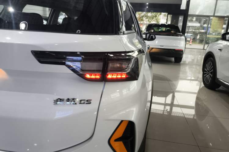 Used Dongfeng Aeolus Yixuan GS 2024 Mach Edition 1.5L Automatic Starry Version Right Rear Taillight
