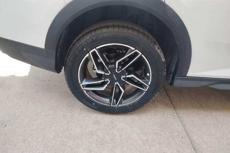 Used Dongfeng Aeolus Yixuan GS 2024 Mach Edition 1.5L Automatic Starry Version Right Rear Wheel Hub