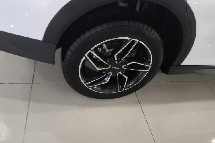 Used Dongfeng Aeolus Yixuan GS 2024 Mach Edition 1.5L Automatic Starry Version Right Rear Wheel Hub
