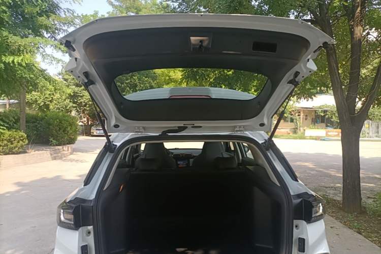 Used Dongfeng Aeolus Yixuan GS 2024 Mach Edition 1.5L Automatic Starry Version Trunk