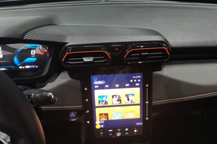 Used Dongfeng Aeolus Yixuan GS 2025 Mach-Edition 1.5L Automatic Starry Edition Audio And AC Panel