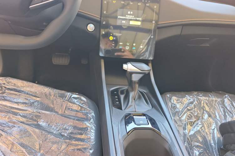 Used Dongfeng Aeolus Yixuan GS 2025 Mach-Edition 1.5L Automatic Starry Edition Gear Lever