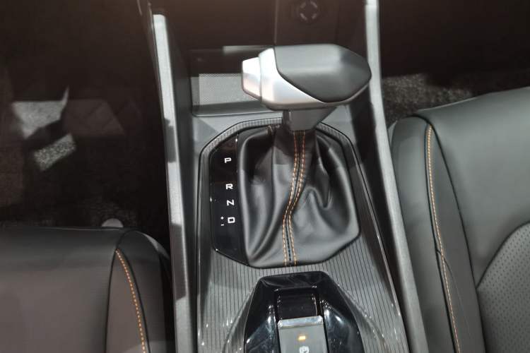Used Dongfeng Aeolus Yixuan GS 2025 Mach-Edition 1.5L Automatic Starry Edition Gear Lever