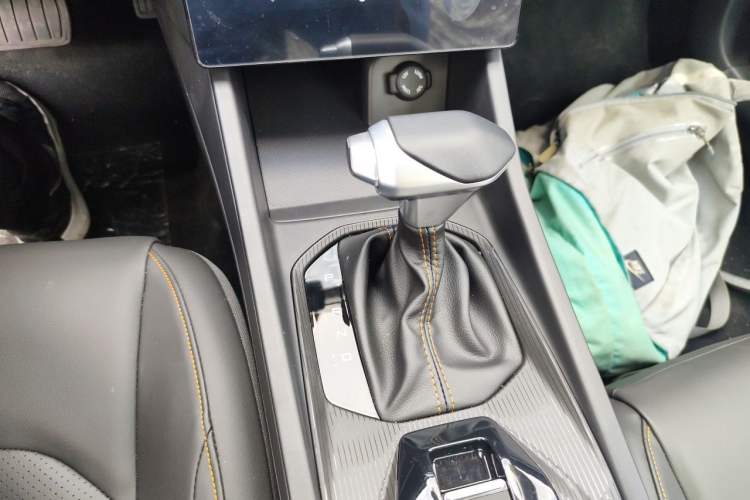 Used Dongfeng Aeolus Yixuan GS 2025 Mach-Edition 1.5L Automatic Starry Edition Gear Lever