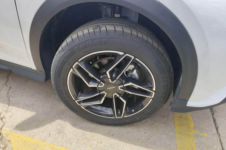 Used Dongfeng Aeolus Yixuan GS 2025 Mach-Edition 1.5L Automatic Starry Edition Right Front Wheel Hub