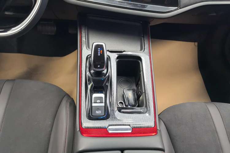 Used Dongfeng Aeolus Yixuan MAX 2021 1.5T Dark Night Sharp Edition Gear Lever