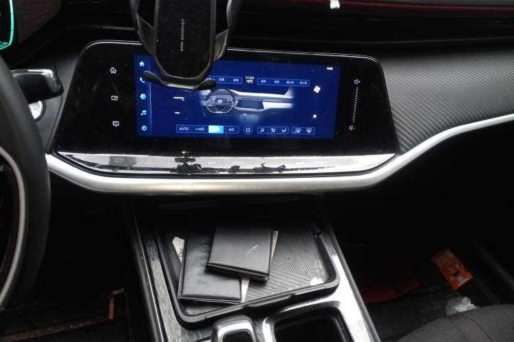 Used Dongfeng Aeolus Yixuan MAX 2021 1.5T Super-Powered Dad Edition Audio And AC Panel