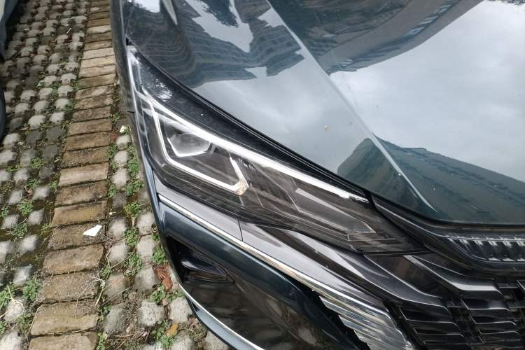 Used Dongfeng Aeolus Yixuan MAX 2021 1.5T Super-Powered Dad Edition Right Front Headlight