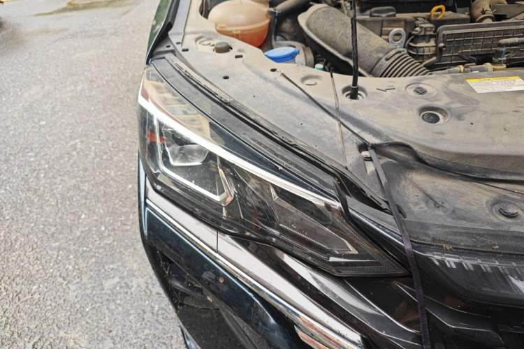Used Dongfeng Aeolus Yixuan MAX 2021 1.5T Ultra-Stylish Trendsetter Edition Right Front Headlight
