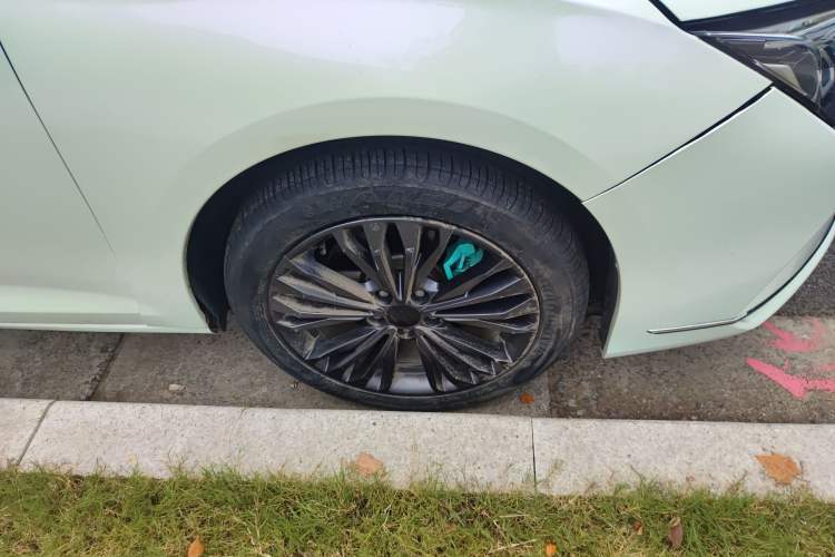 Used Dongfeng Aeolus Yixuan MAX 2021 1.5T Ultra-Stylish Trendsetter Edition Right Front Wheel Hub