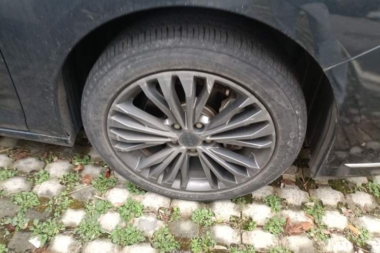 Used Dongfeng Aeolus Yixuan MAX 2021 1.5T Super-Powered Dad Edition Right Front Wheel Hub
