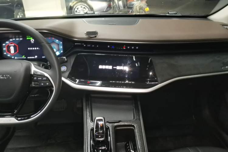 Used Dongfeng Aeolus Yixuan MAX 2021 1.5T Super Cool Dad Edition Audio And AC Panel