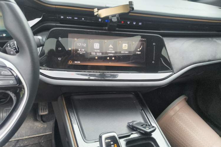 Used Dongfeng Aeolus Yixuan MAX 2021 1.5T Nightbreak Dawn Edition Audio And AC Panel