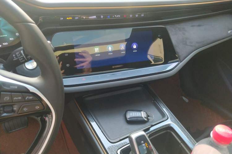 Used Dongfeng Aeolus Yixuan MAX 2021 1.5T Dark Night Holy Light Edition (Hybrid) Audio And AC Panel
