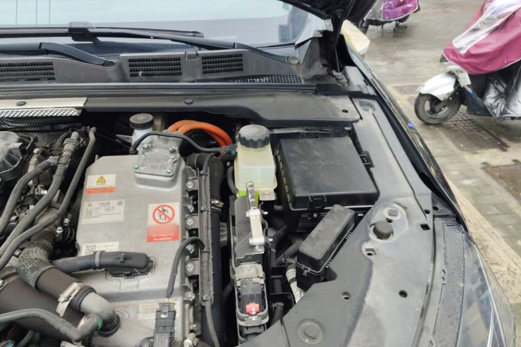 Used Dongfeng Aeolus Yixuan MAX 2021 Super-Efficient Dad Hybrid Edition Engine Bay Left