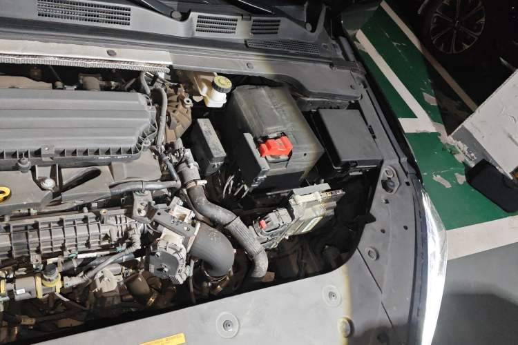 Used Dongfeng Aeolus Yixuan MAX 2021 1.5T Super Cool Dad Edition Engine Bay Left