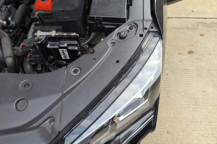 Used Dongfeng Aeolus Yixuan MAX 2021 1.5T Ultra-Stylish Trendsetter Edition Engine Bay Left