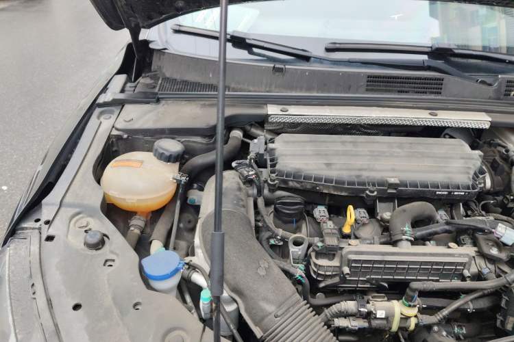 Used Dongfeng Aeolus Yixuan MAX 2021 Super-Efficient Dad Hybrid Edition Engine Bay Right