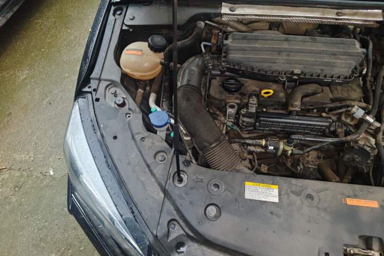 Used Dongfeng Aeolus Yixuan MAX 2021 1.5T Super-Powered Dad Edition Engine Bay Right