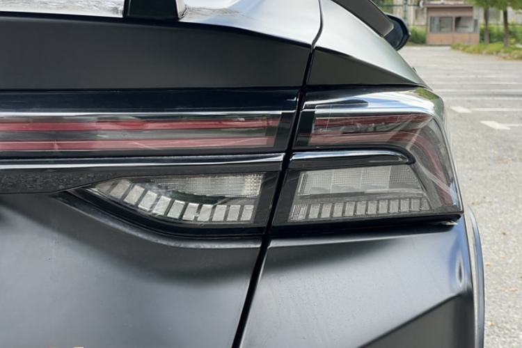 Used Dongfeng Aeolus Yixuan MAX 2021 1.5T Dark Night Holy Light Edition (Hybrid) Exterior 5
