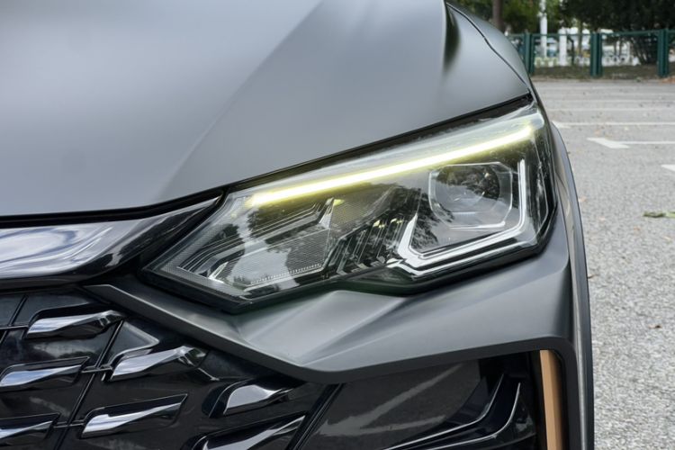 Used Dongfeng Aeolus Yixuan MAX 2021 1.5T Dark Night Holy Light Edition (Hybrid) Exterior 7