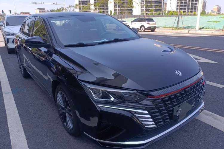 Used Dongfeng Aeolus Yixuan MAX 2021 1.5T Ultra-Stylish Trendsetter Edition Front Right 45 Deg