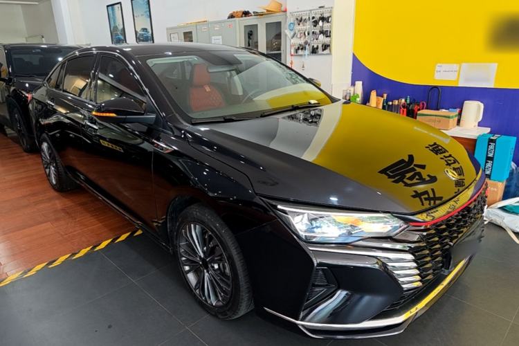 Used Dongfeng Aeolus Yixuan MAX 2021 1.5T Ultra-Stylish Trendsetter Edition Front Right 45 Deg