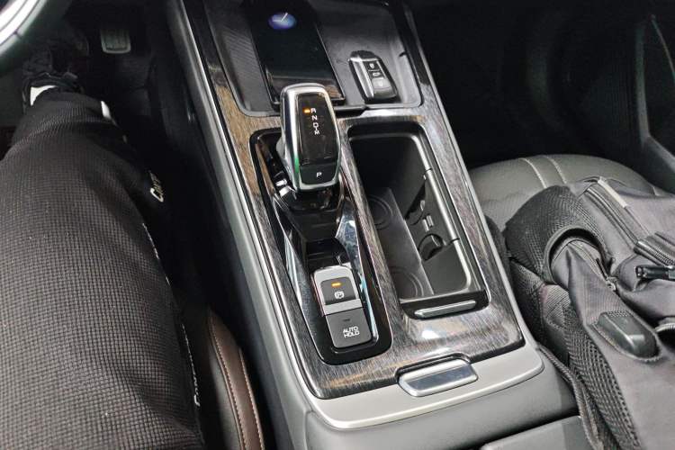 Used Dongfeng Aeolus Yixuan MAX 2021 1.5T Super Cool Dad Edition Gear Lever