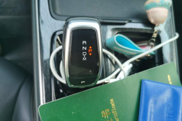 Used Dongfeng Aeolus Yixuan MAX 2021 1.5T Super Cool Dad Edition Gear Lever