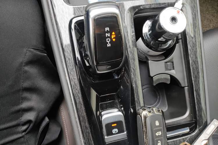 Used Dongfeng Aeolus Yixuan MAX 2021 1.5T Super Cool Dad Edition Gear Lever