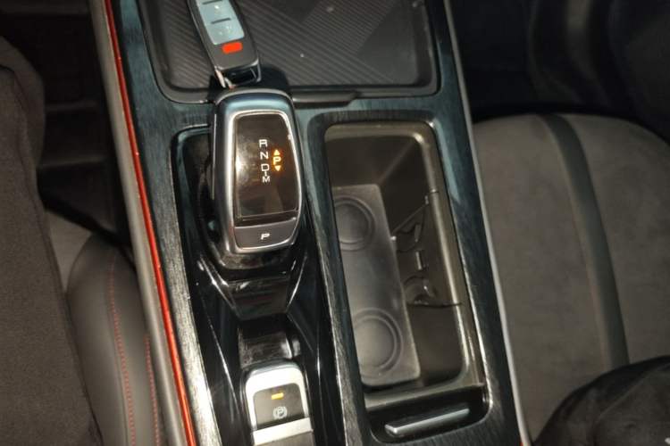 Used Dongfeng Aeolus Yixuan MAX 2021 1.5T Dark Night Sharp Edition Gear Lever