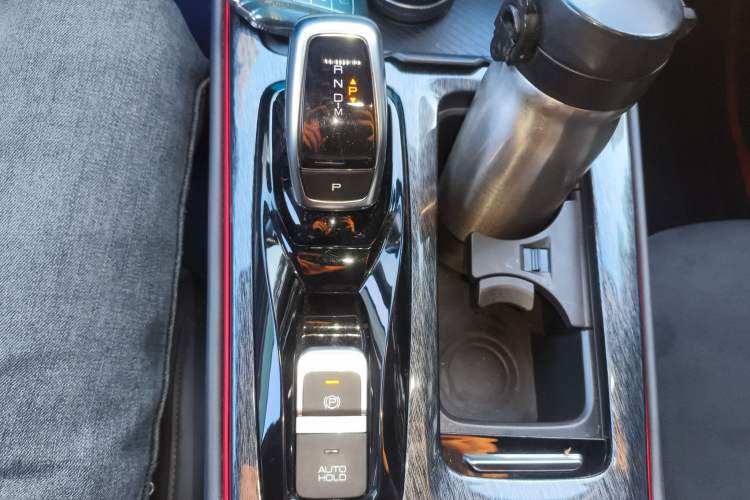 Used Dongfeng Aeolus Yixuan MAX 2021 1.5T Dark Night Sharp Edition Gear Lever