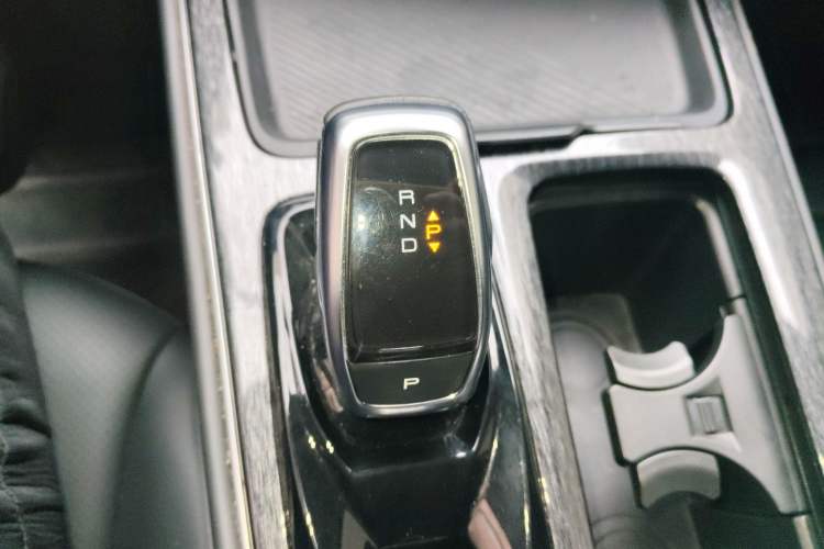 Used Dongfeng Aeolus Yixuan MAX 2021 Super-Efficient Dad Hybrid Edition Gear Lever