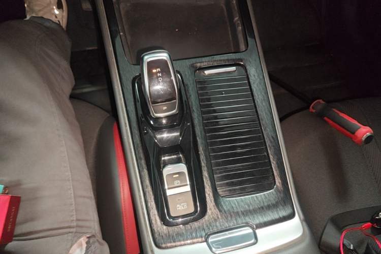 Used Dongfeng Aeolus Yixuan MAX 2021 1.5T Super-Powered Dad Edition Gear Lever