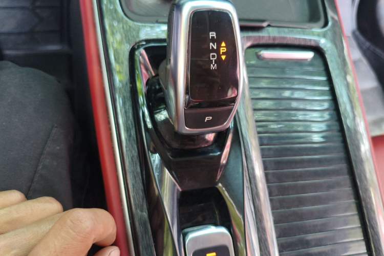 Used Dongfeng Aeolus Yixuan MAX 2021 1.5T Ultra-Stylish Trendsetter Edition Gear Lever