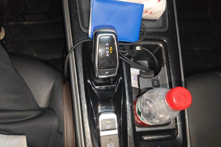 Used Dongfeng Aeolus Yixuan MAX 2021 1.5T Super Cool Dad Edition Gear Lever