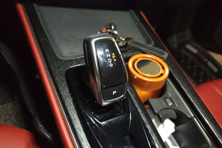 Used Dongfeng Aeolus Yixuan MAX 2021 1.5T Ultra-Stylish Trendsetter Edition Gear Lever