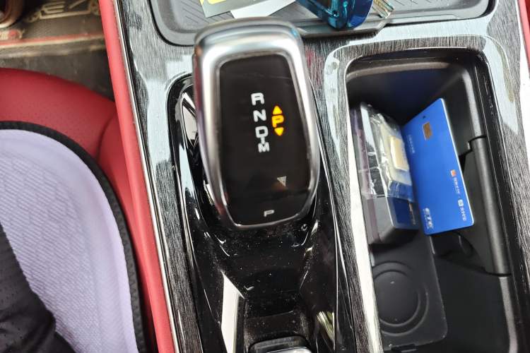 Used Dongfeng Aeolus Yixuan MAX 2021 1.5T Ultra-Stylish Trendsetter Edition Gear Lever