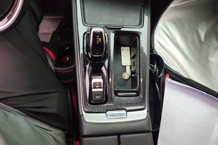 Used Dongfeng Aeolus Yixuan MAX 2021 1.5T Super-Powered Dad Edition Gear Lever